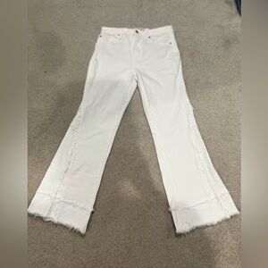 Liverpool LA White Frayed Bottom Hem Flare Jeans, Women’s Size 4 Designer Jeans